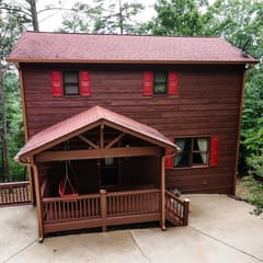 Treetop Retreat Cabin