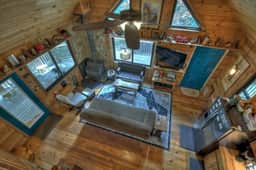 Fox Den Cabin with Invigorating Hot Tub!
