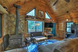 Fox Den Cabin with Invigorating Hot Tub!