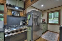 La La's Cabin Hot Tub Secluded Small Dog Friendly