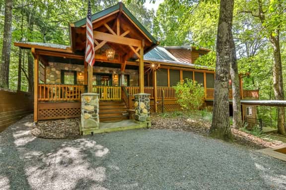 Foxhound Lodge mountain magic where hot tub dreams - Image 1